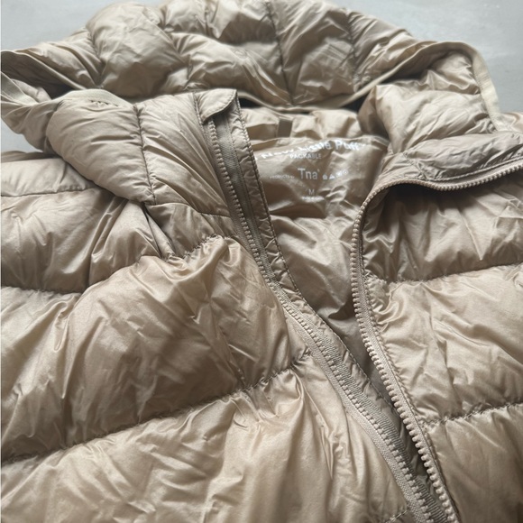 Aritzia TNA Little Puff Vest- Sz Medium - Picture 8 of 8